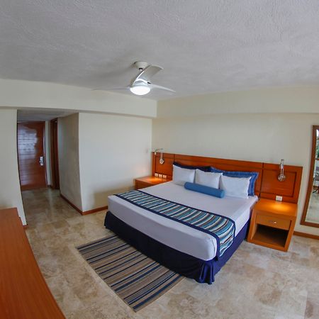 Plaza Pelicanos Grand Beach Resort All Inclusive Пуэрто-Вальярта Экстерьер фото