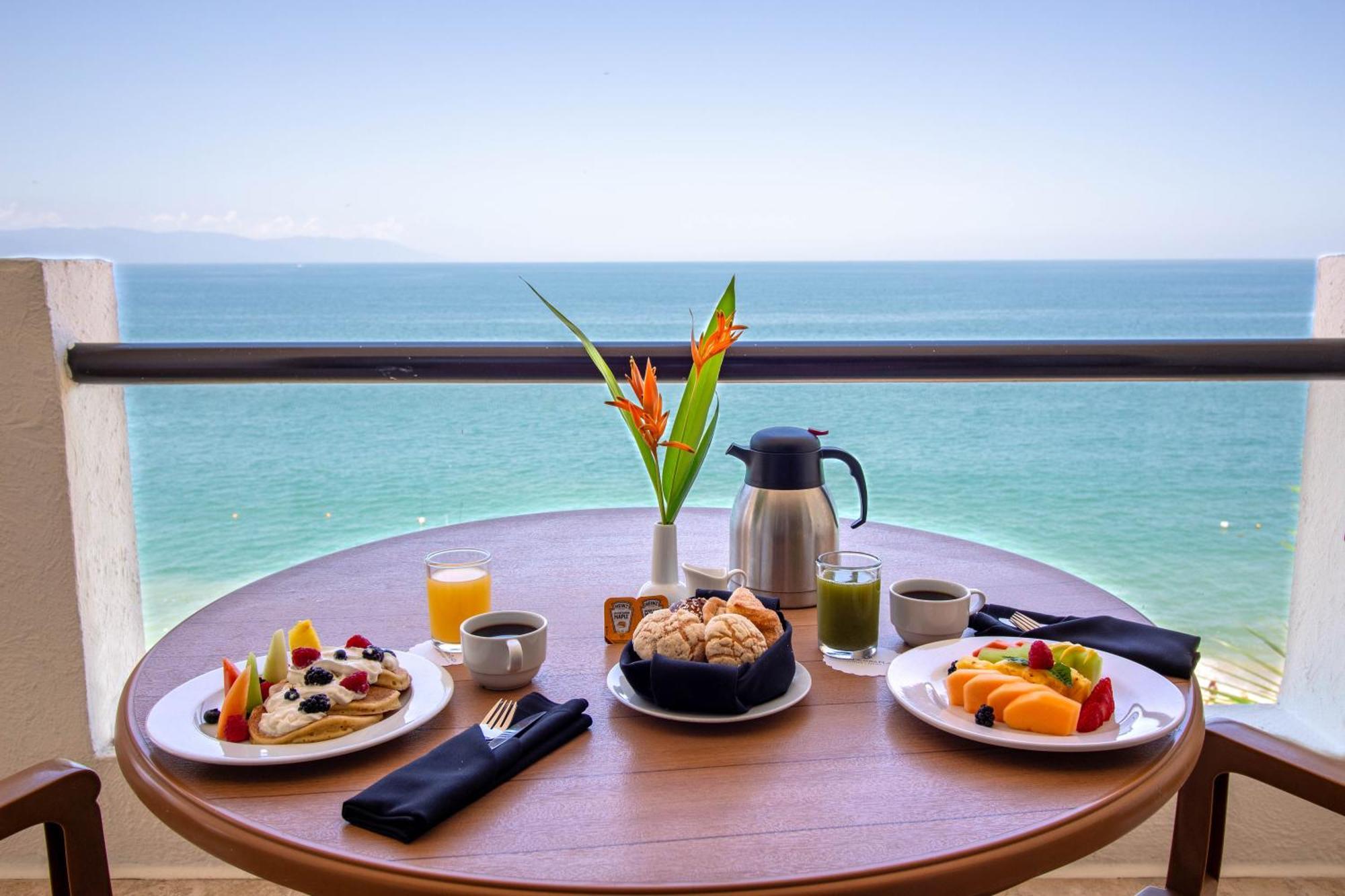 Plaza Pelicanos Grand Beach Resort All Inclusive Пуэрто-Вальярта Экстерьер фото