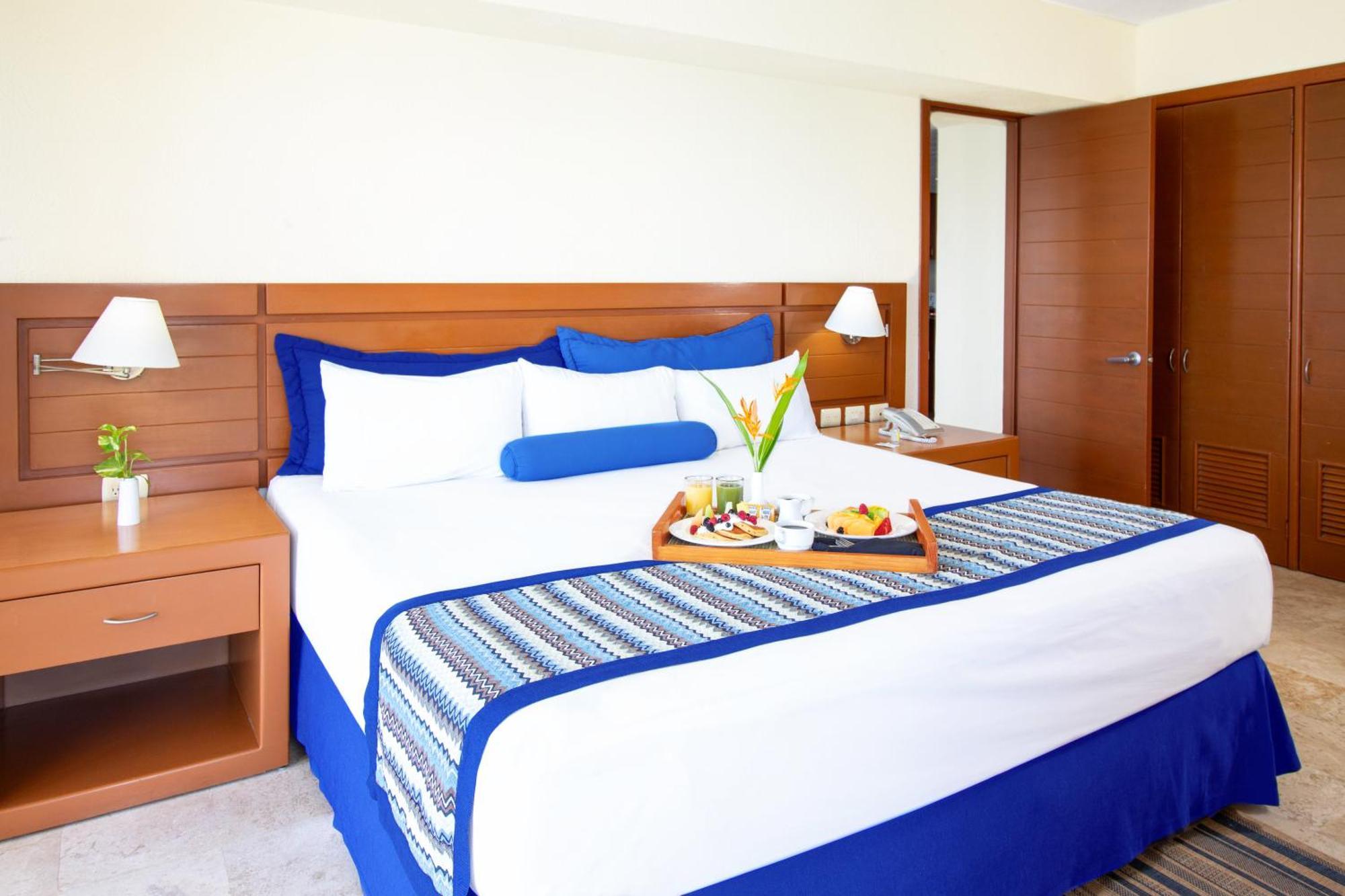 Plaza Pelicanos Grand Beach Resort All Inclusive Пуэрто-Вальярта Экстерьер фото