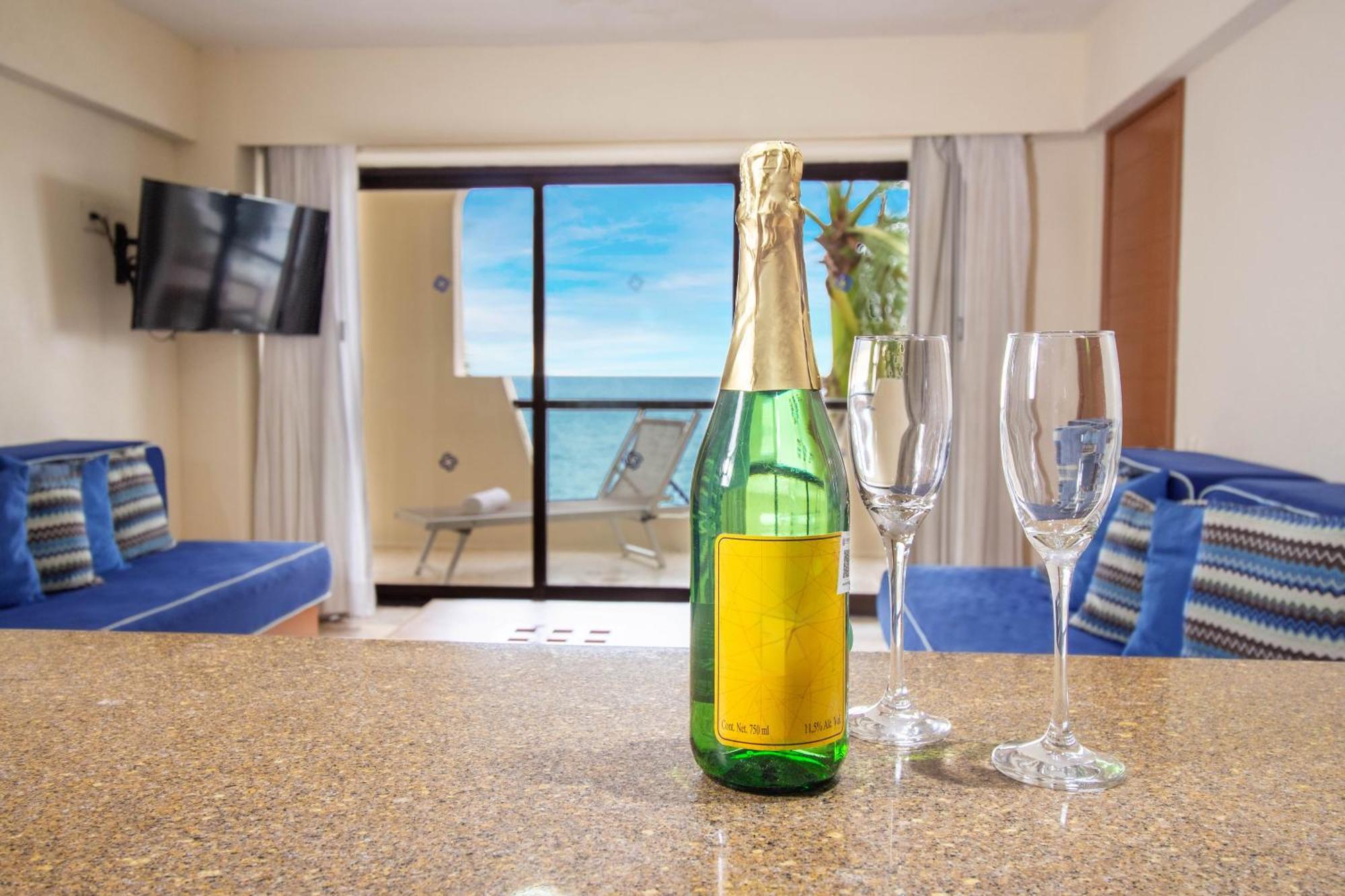 Plaza Pelicanos Grand Beach Resort All Inclusive Пуэрто-Вальярта Экстерьер фото