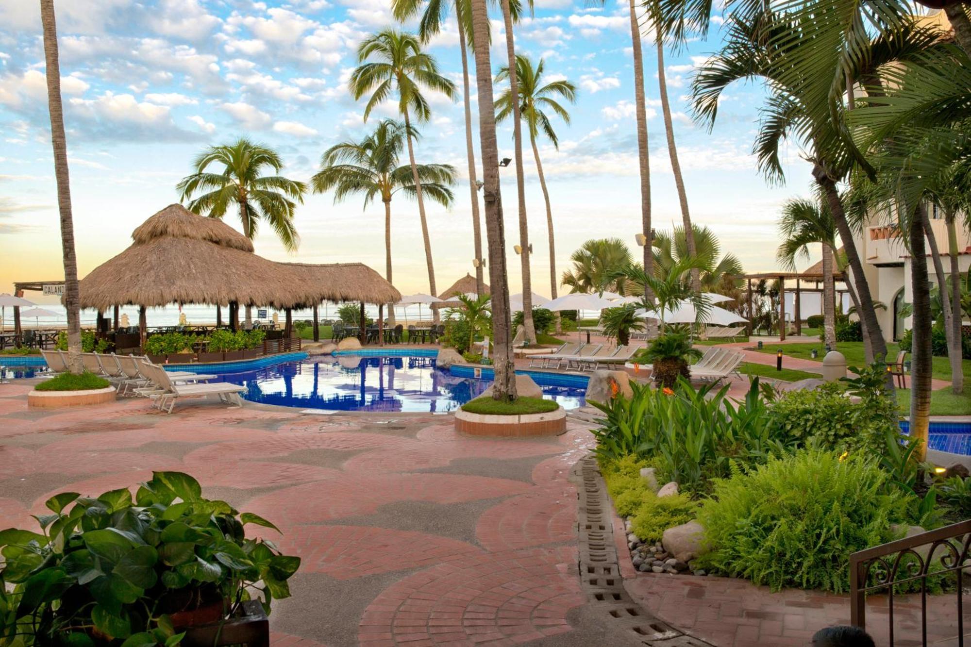 Plaza Pelicanos Grand Beach Resort All Inclusive Пуэрто-Вальярта Экстерьер фото