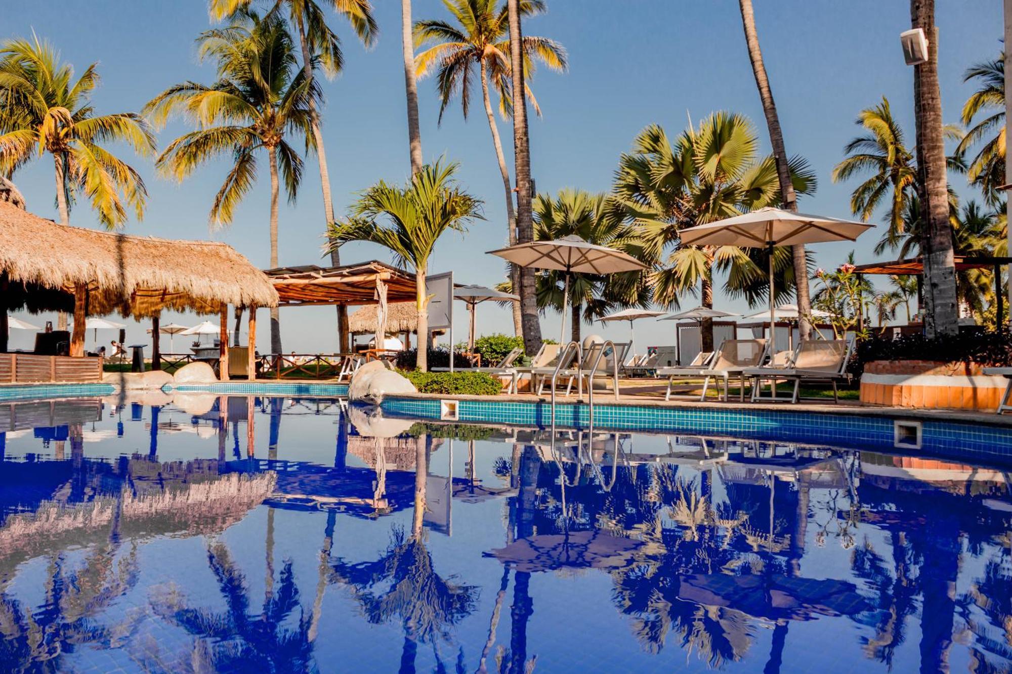 Plaza Pelicanos Grand Beach Resort All Inclusive Пуэрто-Вальярта Экстерьер фото